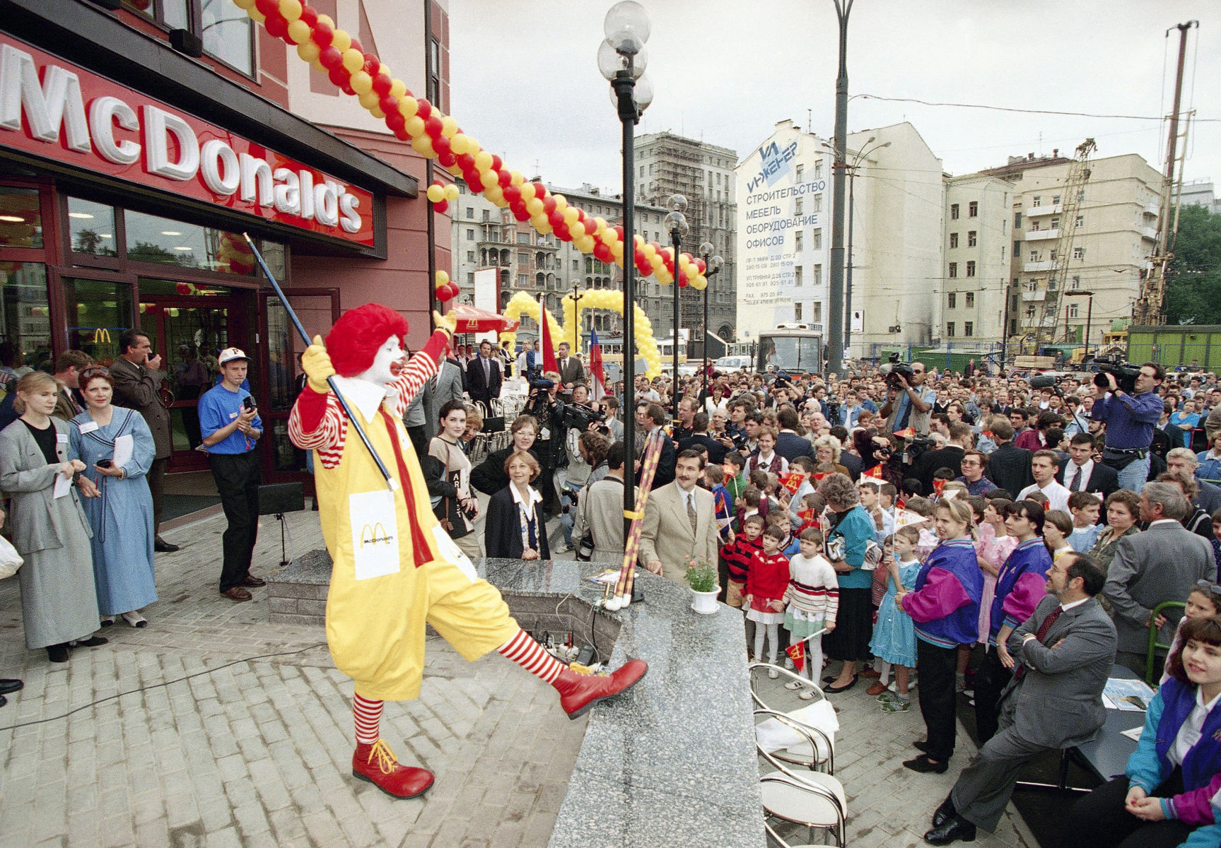 Ronald McDonald in Russia, 1995